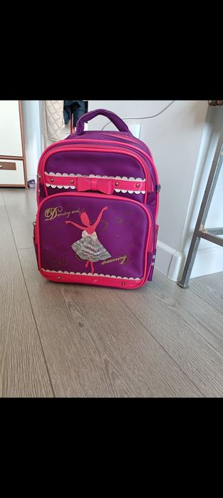 Школьный рюкзак целый