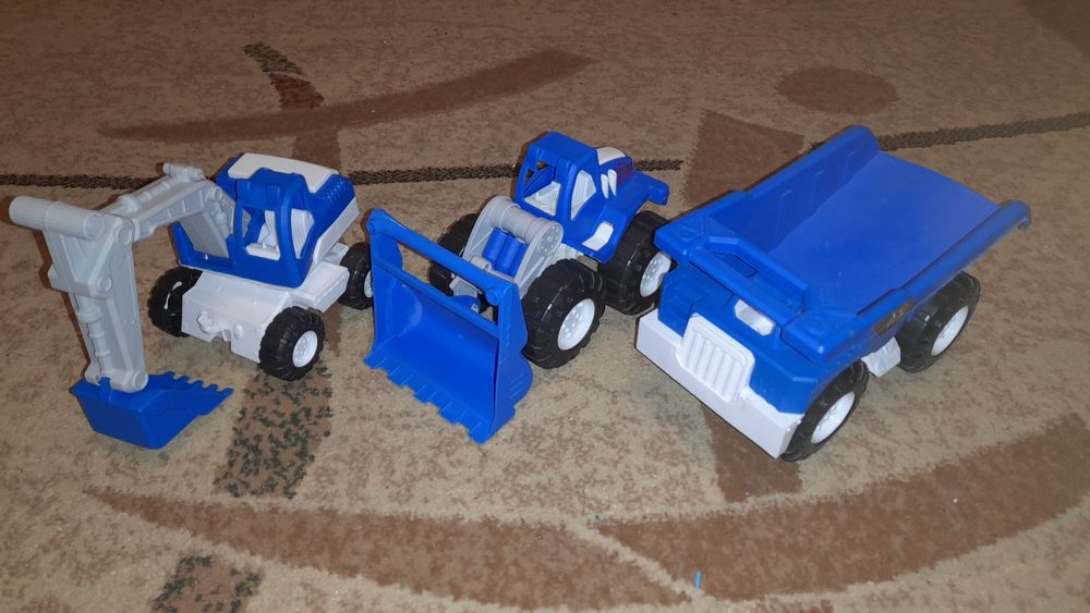 Игрушки, машинки .