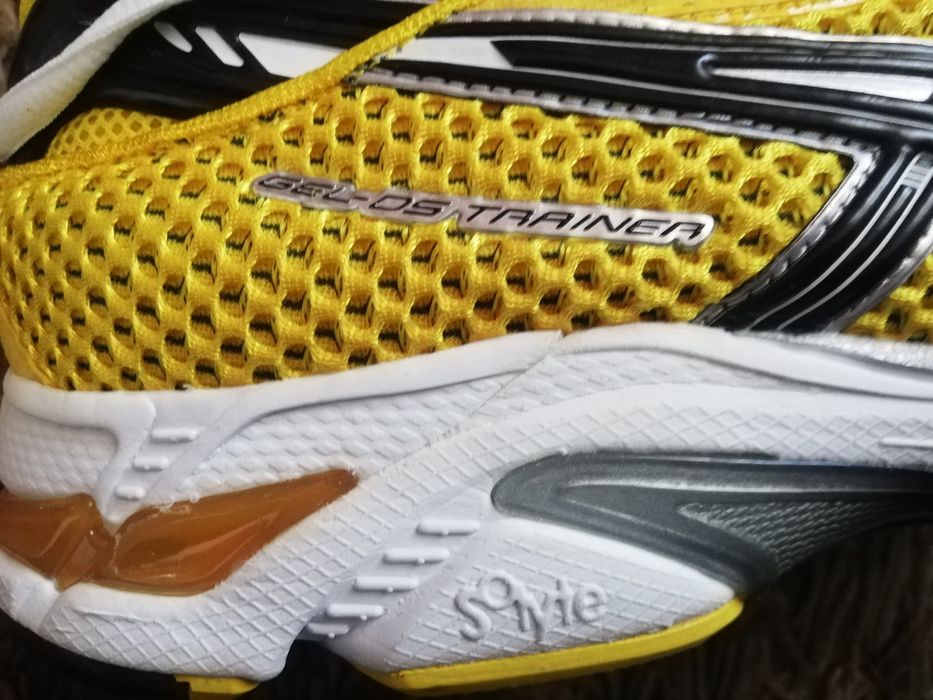 Нови и оригинални маратонки Asics номер 47