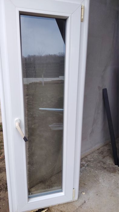 geam alb de dimensiunile 148/53 cm