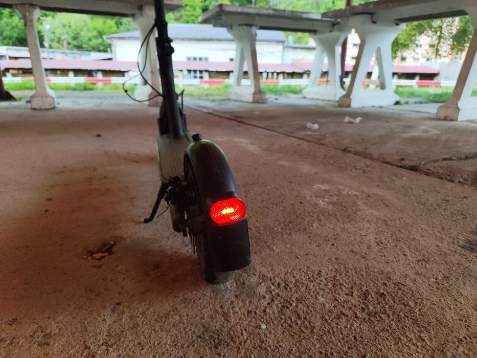 Vând trotineta electrica Xiaomi m365