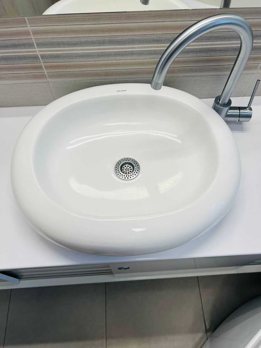 Vand chiuveta ceramica ovala