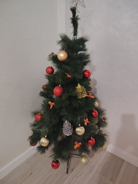 Продам ёлку с игрушками