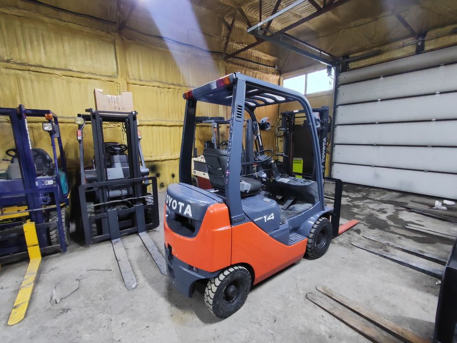 Продам вилочный погрузчик. Кара