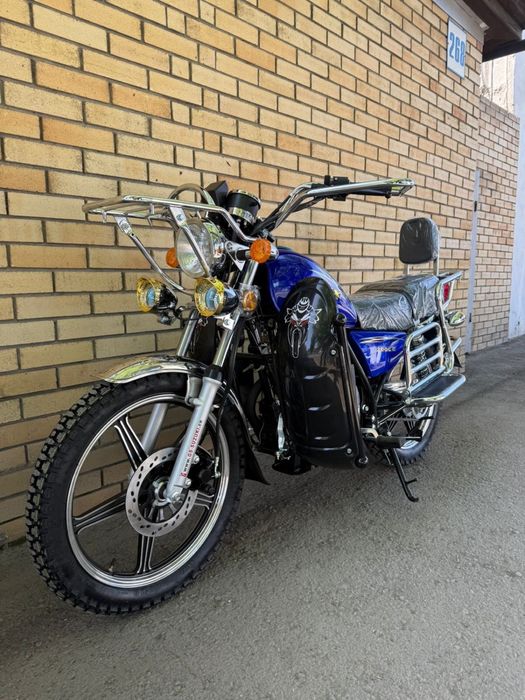 Мотоцикл GSX сузуки 200 куб горбатый