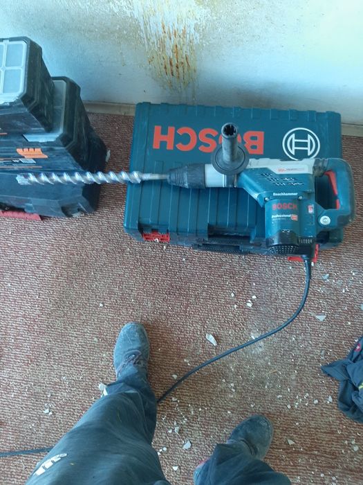 Правене на канали за кабели и тръби Ямбол.Правене на дупки с боркорона