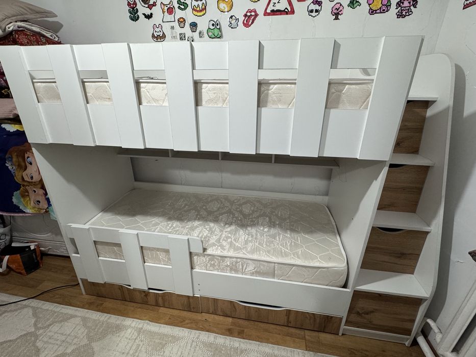 Срочно продам детский двухъярусный кровать!