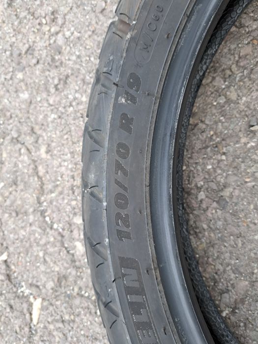 De vânzare 2 anvelope moto michelin