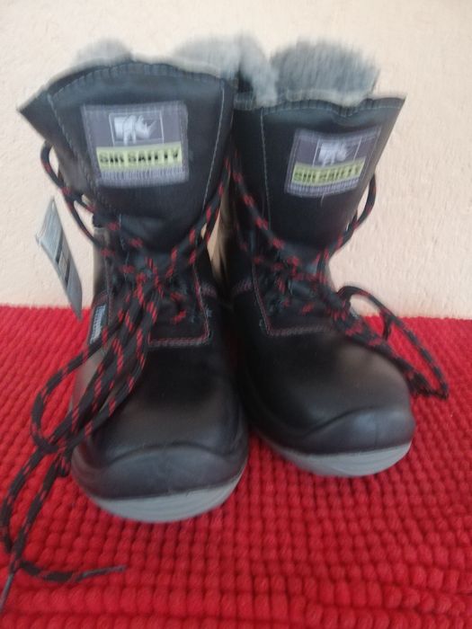 Bocanci de lucru noi cu protecție nr 42 Sir Safety piele+blană