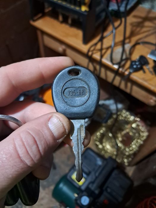 Лотов Комплект Автомобилни Ключове и Дистанционни - Заготовки