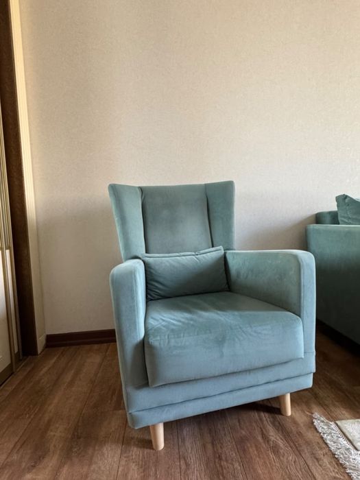 Продам Диван с креслом