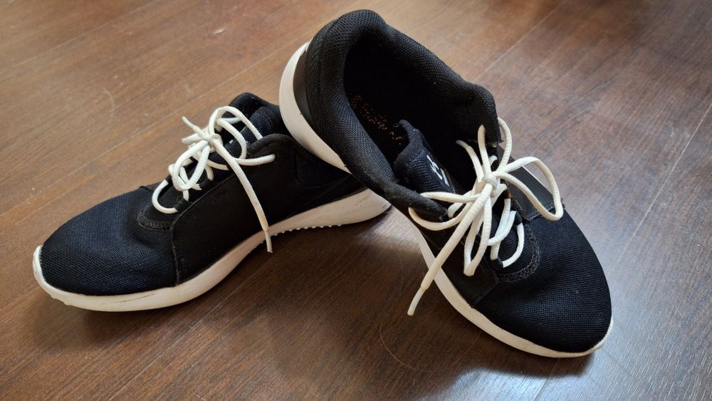 Under Armour - Спортни обувки Squad за фитнес