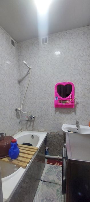 2 xonali kvartira sotiladi