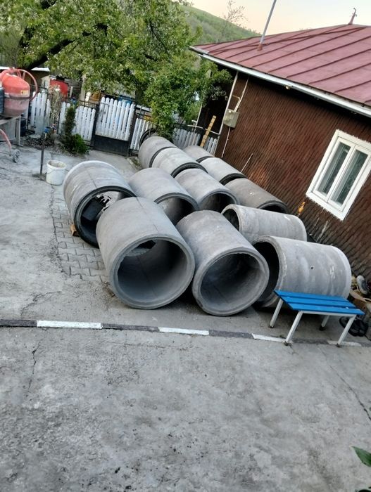 Vând tuburi de fântână sau de fose
