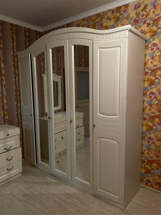 Спальный гарнитур, столик, шкаф