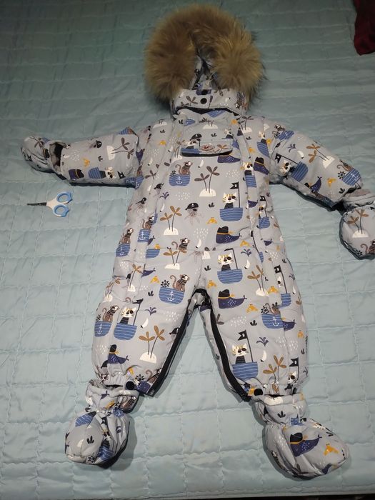 Продам зимний комбинезон 80 размер