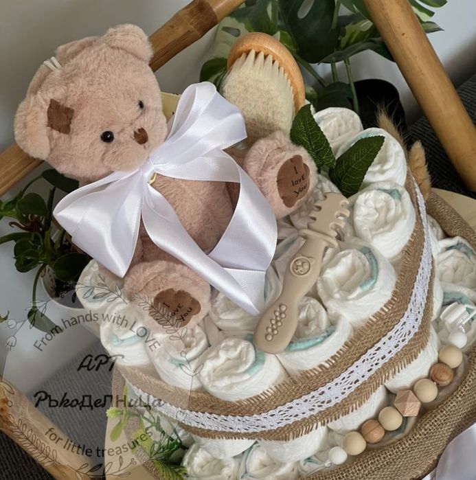 Торти от памперси на 2 етажа от “АРТ Ръкоделница”