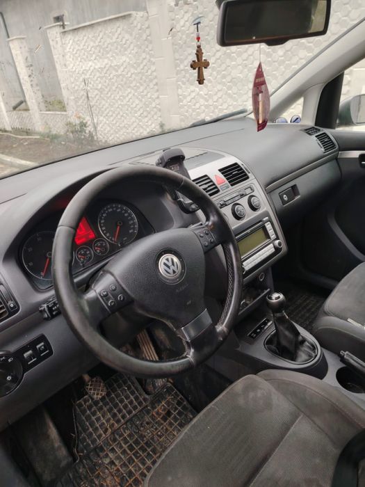 Vând Volkswagen Touran 2008 – 2.0 TDI, motorină