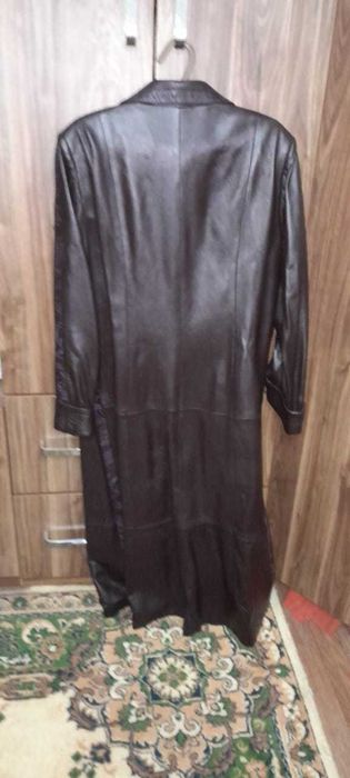 Продам  демисезонное, кожаное пальто.