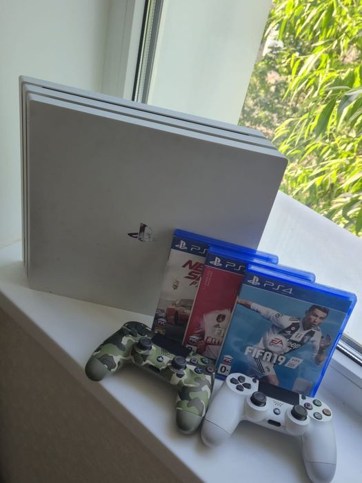 PlayStation 4 Pro 1 tb