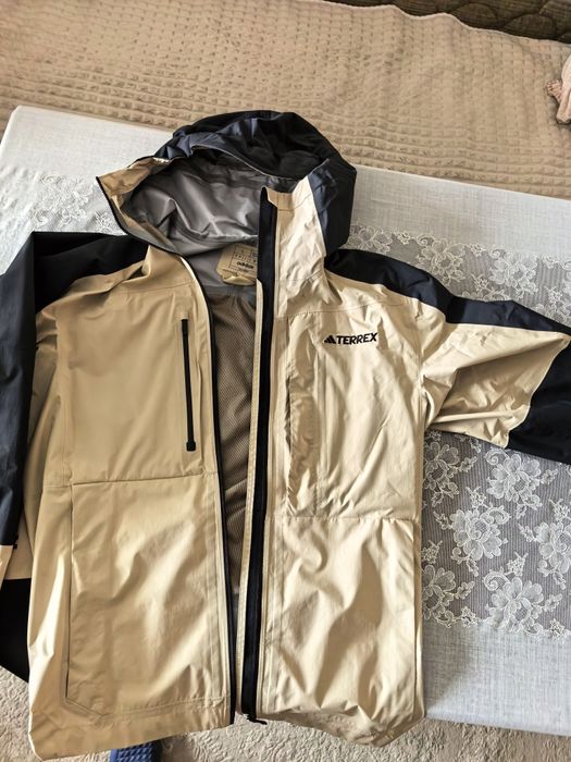 Водоустойчиво спортно яке Adidas Terrex