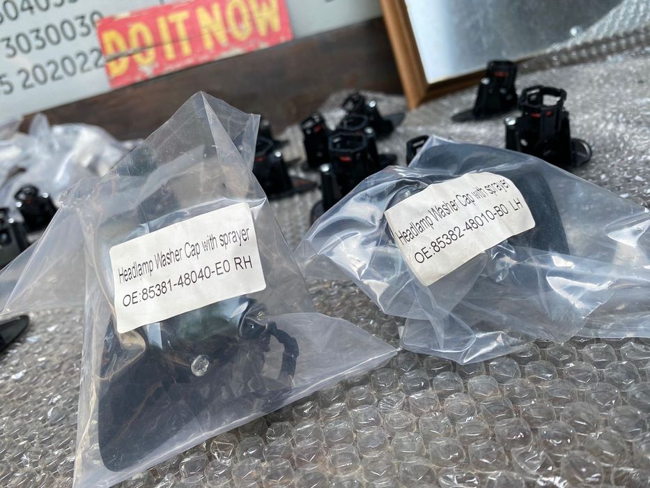 Крышки омывателя фар на Lexus RX 330