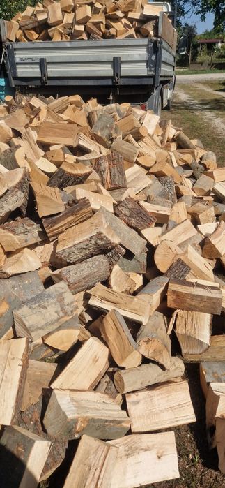 Lemne tăiate și crăpate