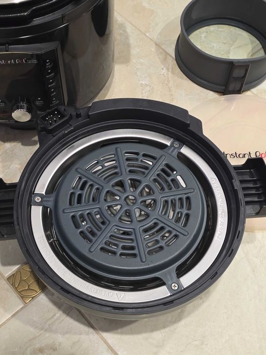 Instant Pot Pro CRISP + AIR FRYER 7.6 литра, с допълнителни приставки