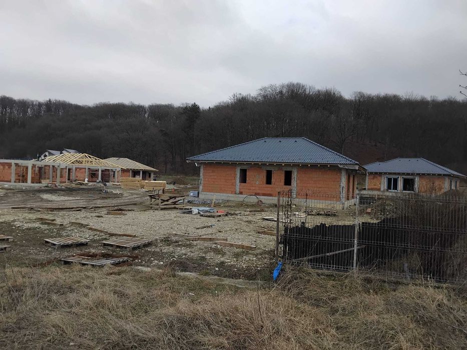 Casa la rosu in Rasnov. Brasov.