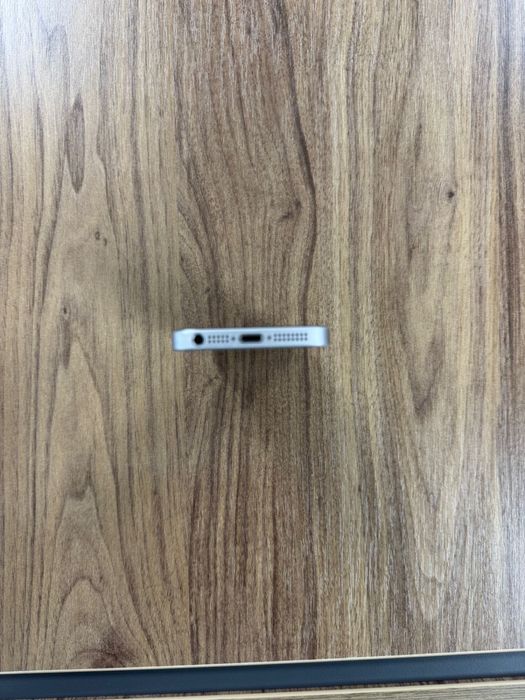 Продам iPhone 5 SE, Space Gray