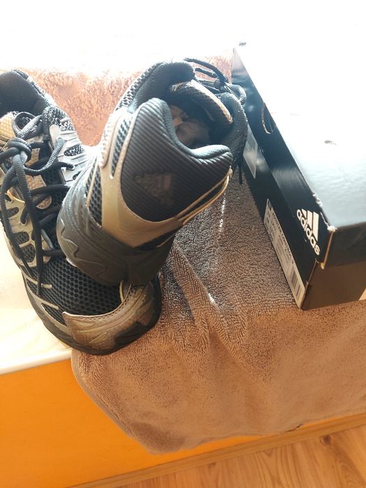 маратонки Adidas  48