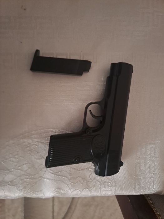 Пистолет.      .