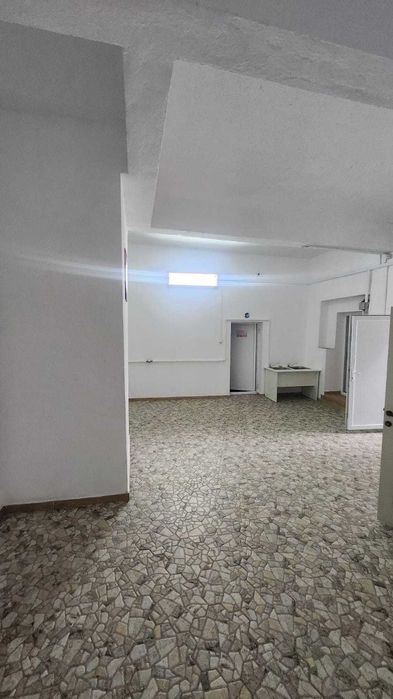 Hala cu frigider industrial și Teren de Închiriat