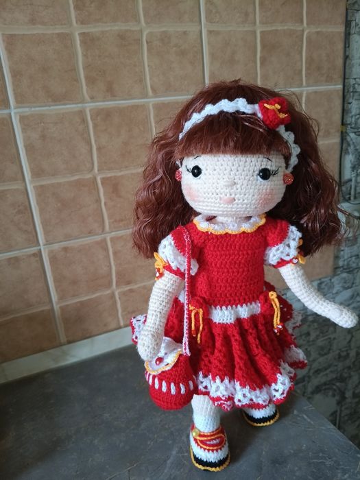 Вязаная игровая куколка