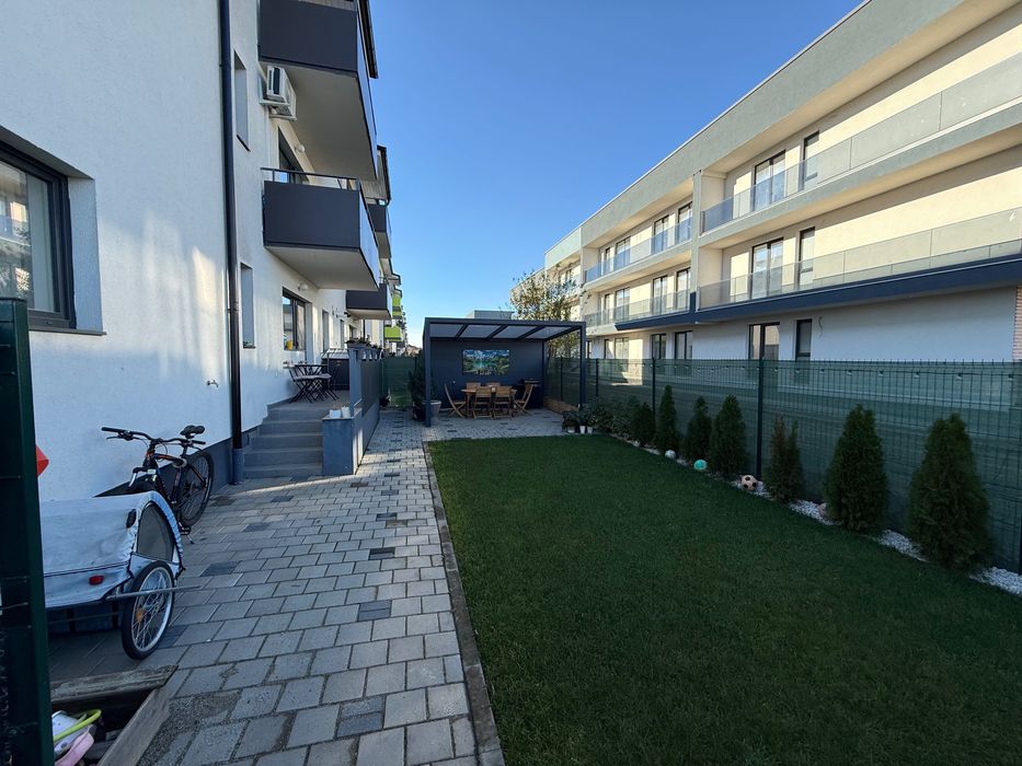 Vand apartament cu gradina - Selimbar