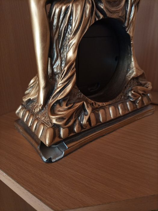 Настольные часы продам