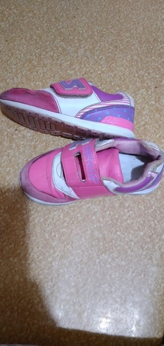 Кроссовки на 5-6лет