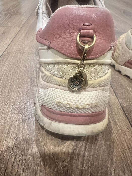 Маратонки бежови с розов акцент COACH