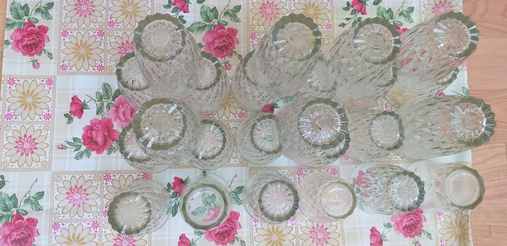 Стаканы стеклянные большие и средние