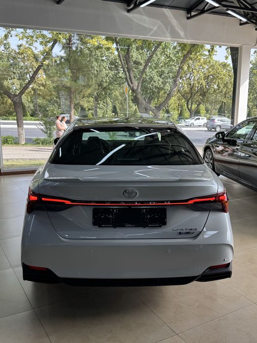 Toyota Avalon (Hybrid)