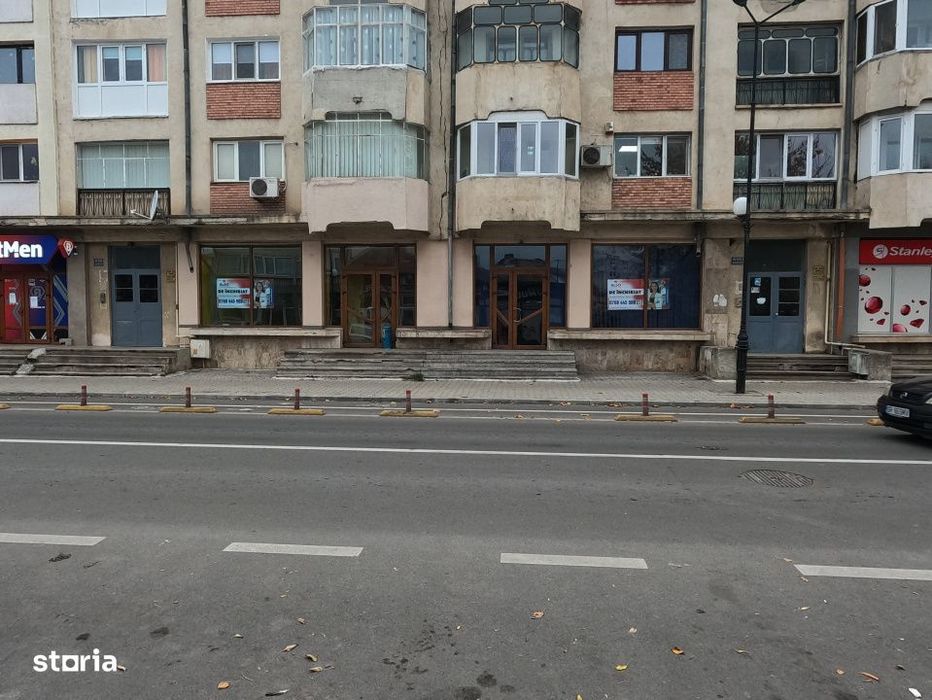 Spatiu Comercial de Inchiriat 70 mp, Fatada din Sticla, Zona Centrala!