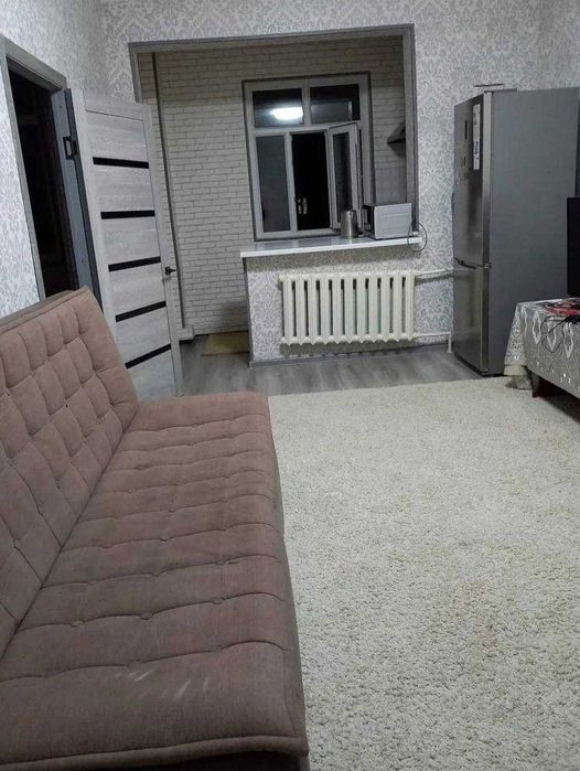 Чиланзар 3 квартал
 1-комнатная переделанная в 2- комнатную, 2 -этаж,