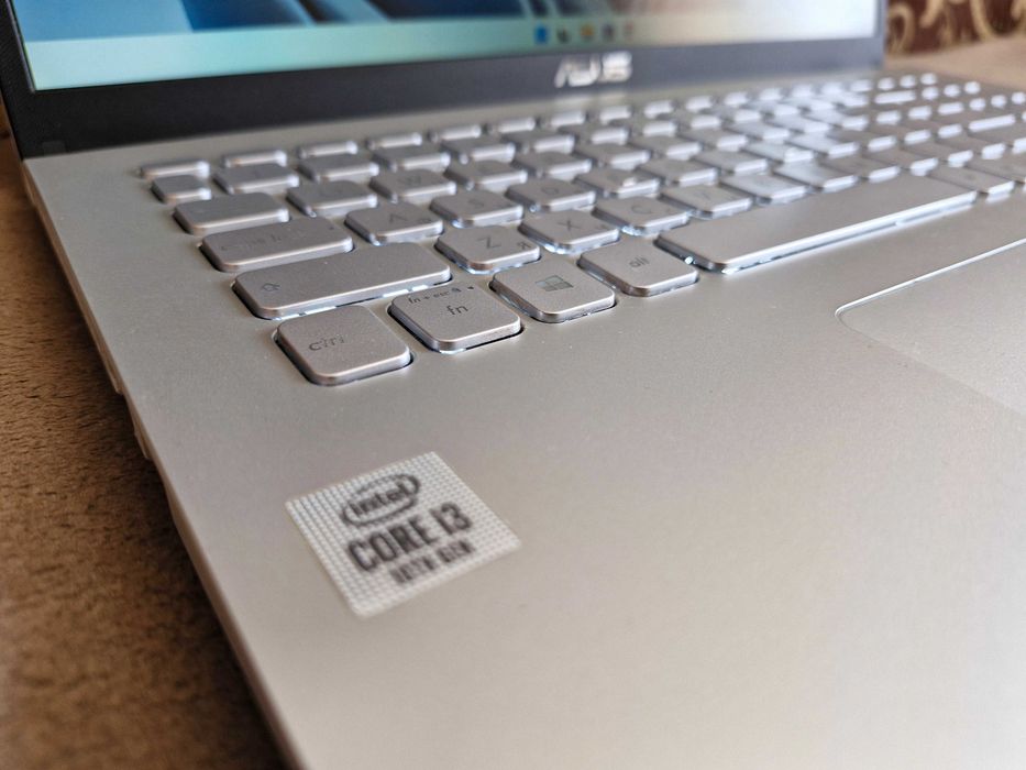 Быстрый Asus i3-10. Батарею держит 2ч
