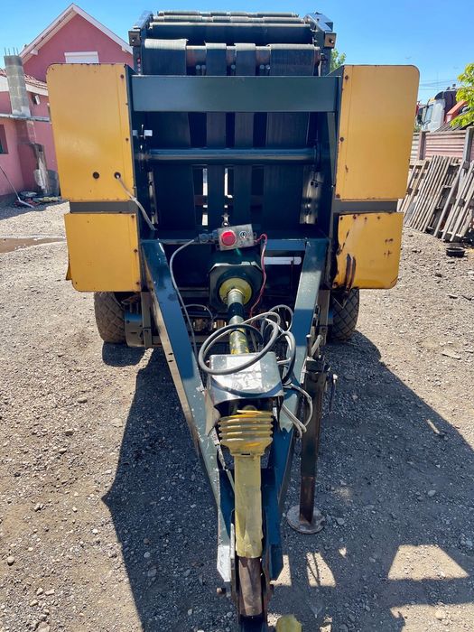 Vand presa de baloti rotunzi balotiera John Deere 550 recent adusa