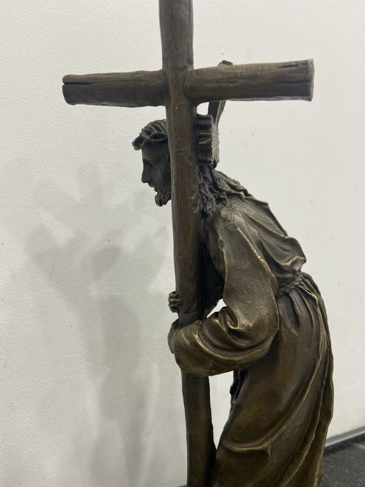 Statueta -Isus cu cruce  / inaltime 31 cm