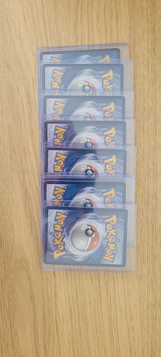 Vand set de 8 cartonase pokemon tcg(Mint - Near Mint condition)
