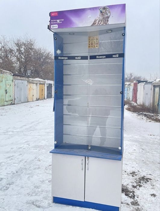 3 шкафа - витрины и стол