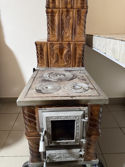 Sobă mobilă pe lemne