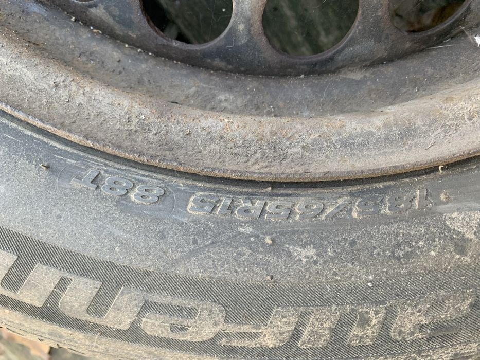 Vand 4 anvelope si 4 jante de tabla  18/65 R 15