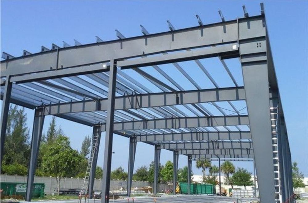 Vand hala pe structura metalica destinata pentru servicie auto,stație